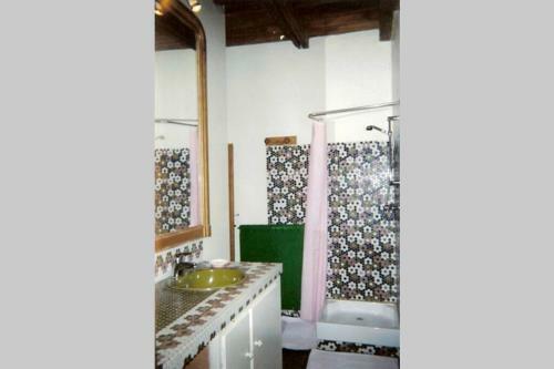 Solomiac , Batisse de Caract�re Xiveme Si�cle
