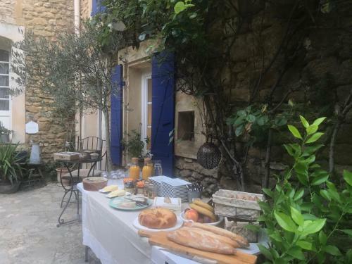 Bed & Breakfast Les Aigui�res En Provence