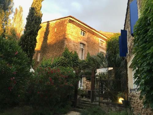 Bed & Breakfast Les Aigui�res En Provence