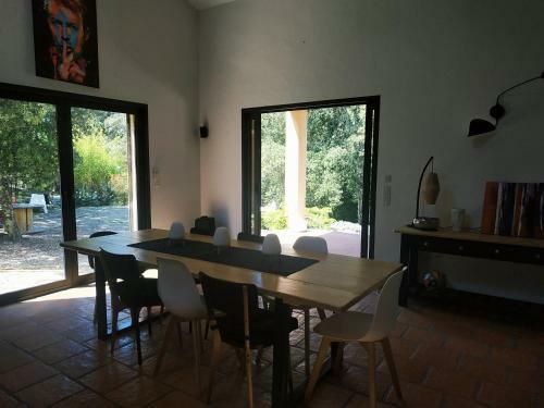 Hostal Villa Bleucassis