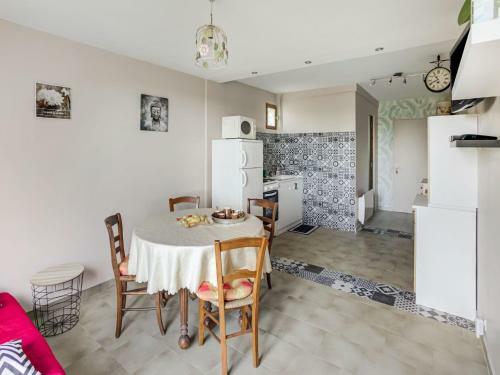 Cozy Apartment In Th�dirac With A Shared Swimming Pool