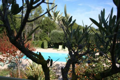 Bed & Breakfast Le Mas Des Tarentes Chambres D'h�tes