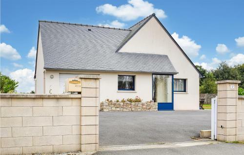 Stunning Home In Tr�l�vern With 2 Bedrooms