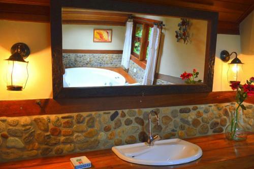 Hostal Pousada Recanto Do Pinheir�o