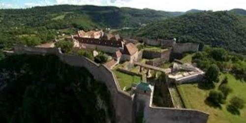 Apartamento Gite de Charme Entre Sources Et Rivi�re ***