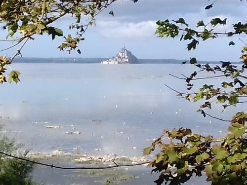 Hostal Entre Mont St Michel Et Merveille