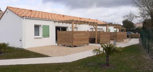 Au Logis Des M�riers