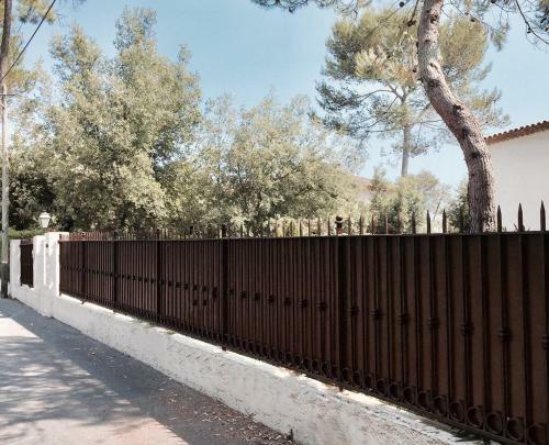 Hostal Villa Les Lucioles