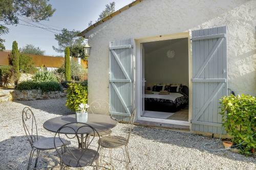 Hostal Villa Les Lucioles