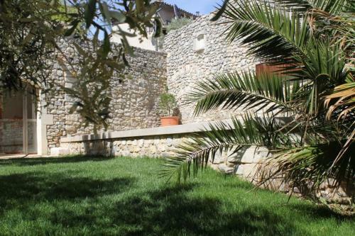 Hostal Le Village