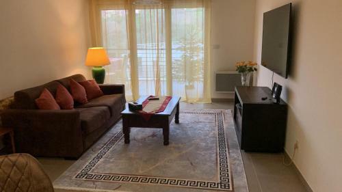 Apartamento Lovely 2 Bedroom Condo With Pool