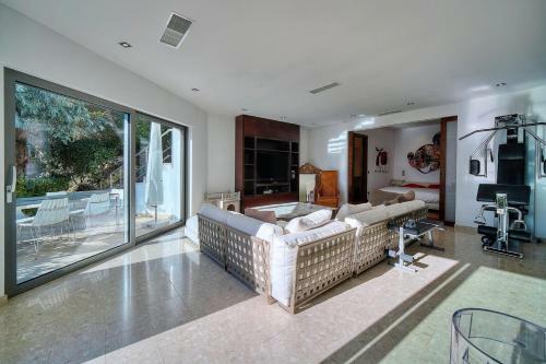 Cannes Luxury Rental - Modern Villa Supercannes