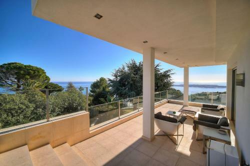 Cannes Luxury Rental - Modern Villa Supercannes