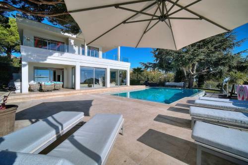 Cannes Luxury Rental - Modern Villa Supercannes