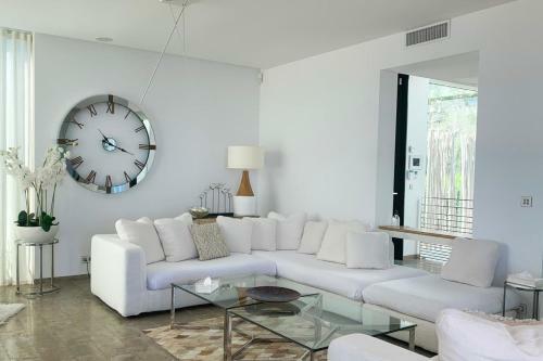 Super-cannes Magnificent 6-bedroom Villa