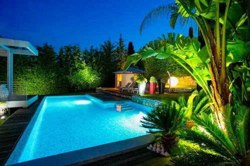 Super-cannes Magnificent 6-bedroom Villa