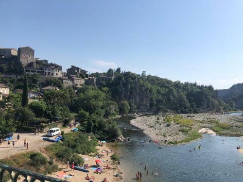 Maison Avec Piscine � L'or�e de La For�t