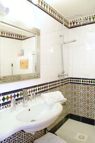 Hostal Chalet Colinn