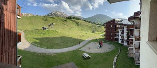 Apartment With Balcony In La Plagne