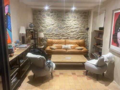 G�te Est de La Pointe D'agon 2 Convives