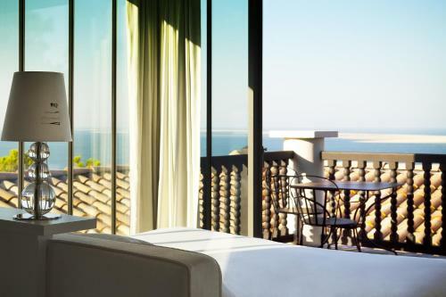 Hotel La Co(O)rniche
