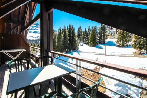 Charming 6th-floor 2-bedroom Apartment With Fireplace