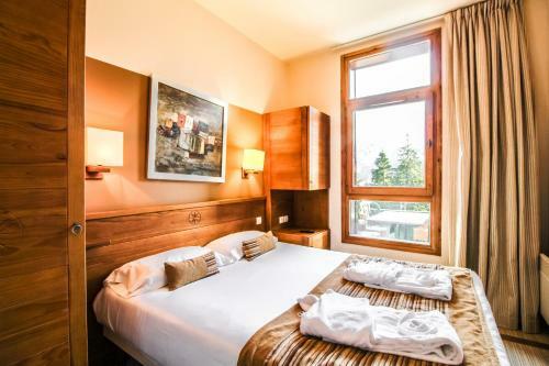 Bright, Spacious South-facing 1-bedroom Apartment
