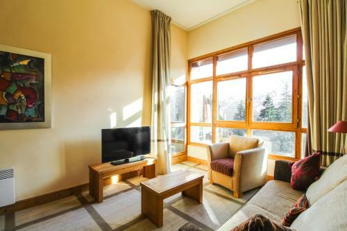 Bright, Spacious South-facing 1-bedroom Apartment