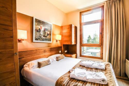 Bright, Spacious South-facing 1-bedroom Apartment