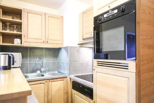 Sunny Two Bedroom Apartment With Mountain Views