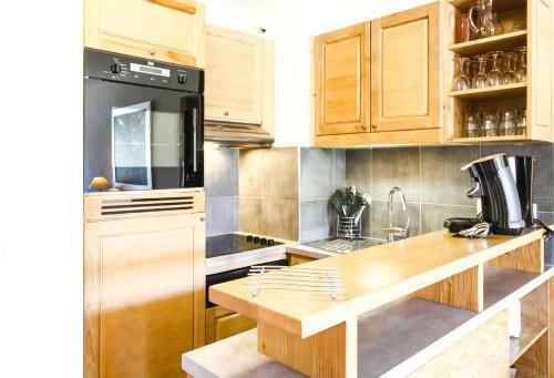 Stunning 3-bedroom Apartment With Mountain Views