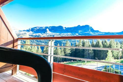 Stunning 3-bedroom Apartment With Mountain Views