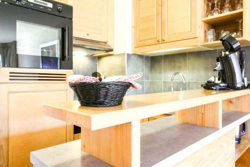 Stunning 3-bedroom Apartment With Mountain Views