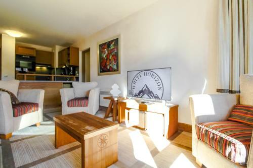 Stunning 3-bedroom Apartment With Mountain Views