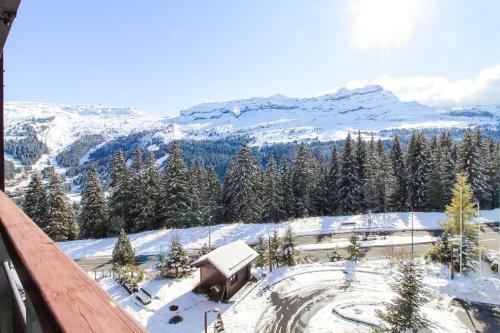 Stunning 3-bedroom Apartment With Mountain Views