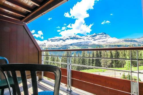 Stunning 3-bedroom Apartment With Mountain Views