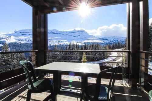 Stunning 3-bedroom Apartment With Mountain Views