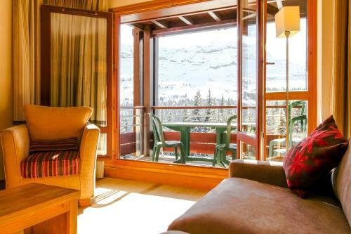Stunning 3-bedroom Apartment With Mountain Views