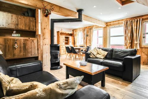 Charming 4-bedroom Ski Chalet With Terrace