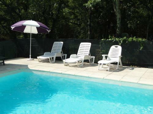 G�te Basilic Avec Piscine En Sud Ard�che