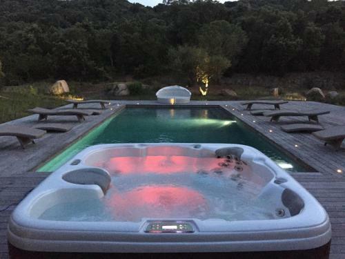 Villa Piscine Chauff�e 5mn de La Plage