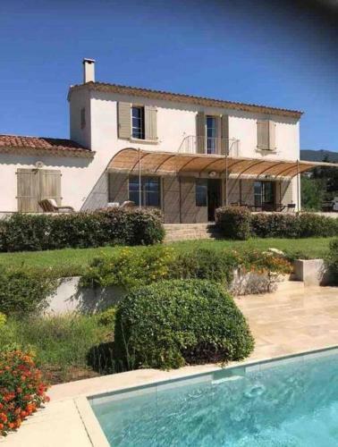 Villa T5 Avec Piscine. Bastelicaccia