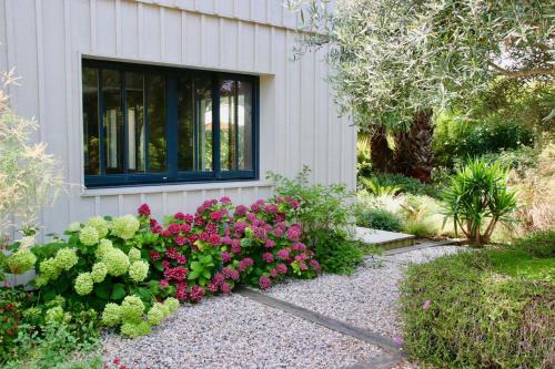 Stunning High Standard Villa, Heated Pool+aircon+terrace+garden