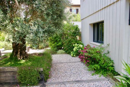 Stunning High Standard Villa, Heated Pool+aircon+terrace+garden