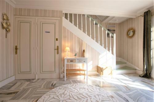 Villa Avec Pi�ce Billard Style Ranch Am�ricain