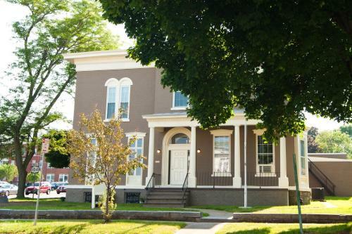 Beacon Hotel Oswego