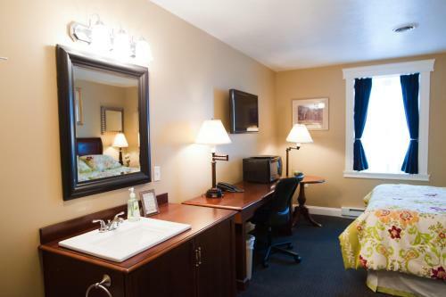 Beacon Hotel Oswego
