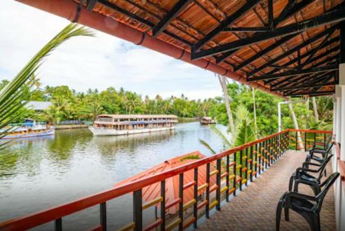 Hotel Chaandhni Lake View