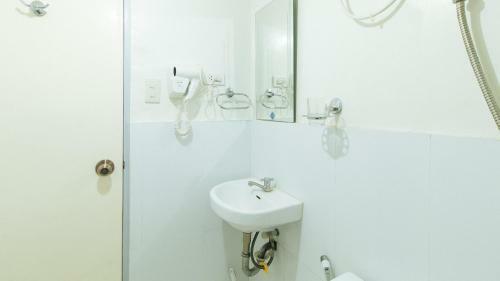 Hotel Reddoorz Plus @ Avenue One Digos