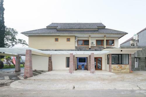 Hostal Reddoorz Plus At Panorama Villas Batu